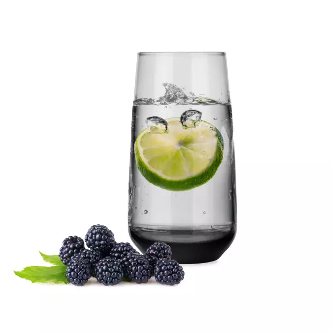 Szklanka 430 ml Midnight Glasmark zdjęcie wizerunkowe szklanki z wodą